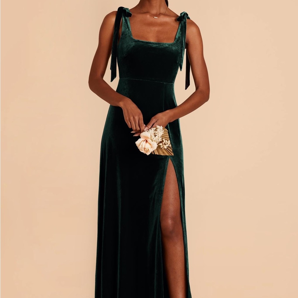 Sophisticated Emerald Velvet Maxi Dress